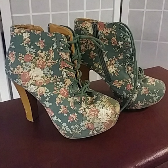 Charlotte Russe Shoes - Charlotte Russe Chunky Floral Heels